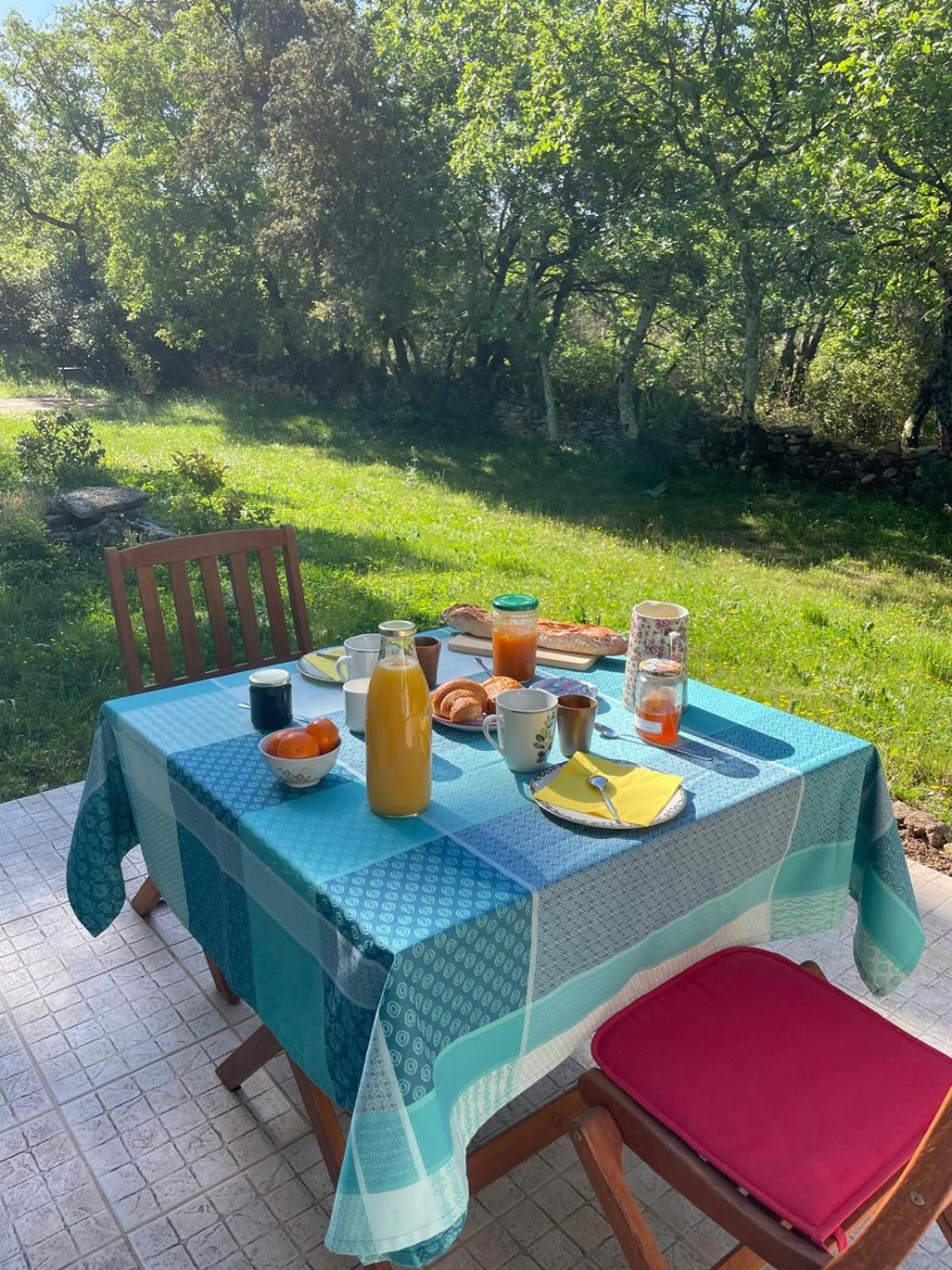 Les Marguerites Bed & Breakfast Vers Pont du Gard Exterior photo