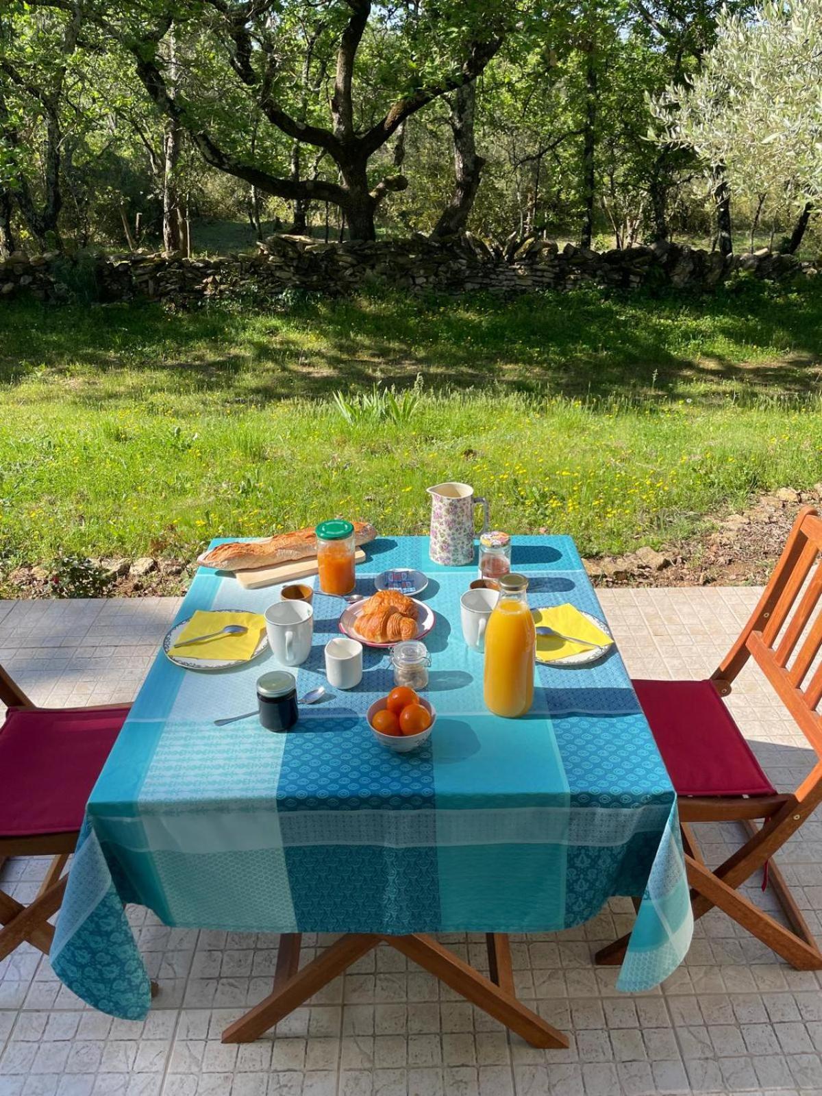 Les Marguerites Bed & Breakfast Vers Pont du Gard Exterior photo